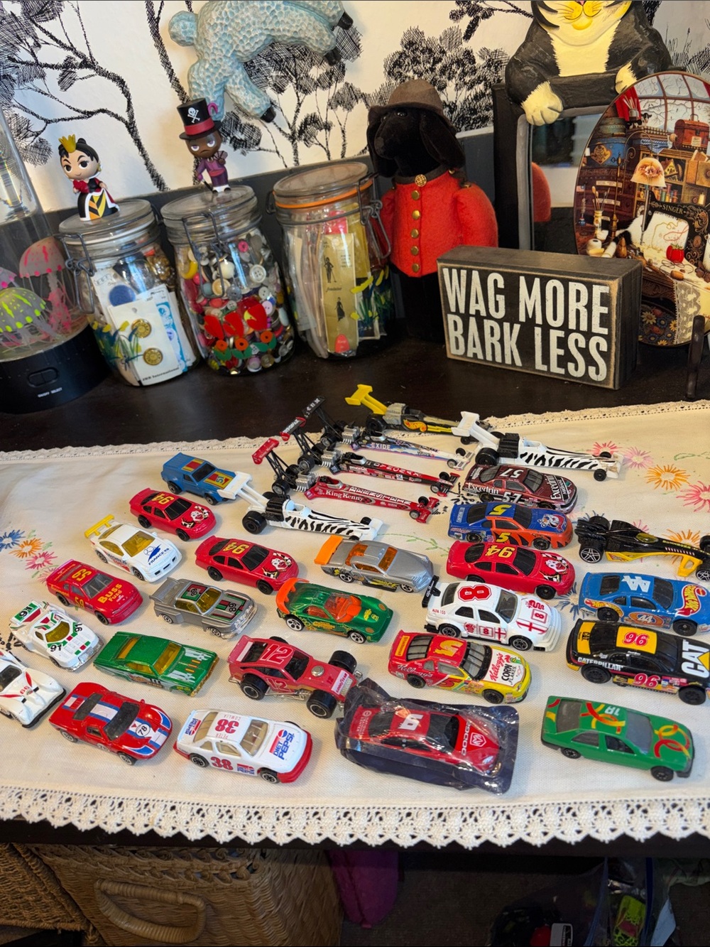 EUC 30 piece vintage and modern an assortment of vintage 1:64 scale diecast NASC